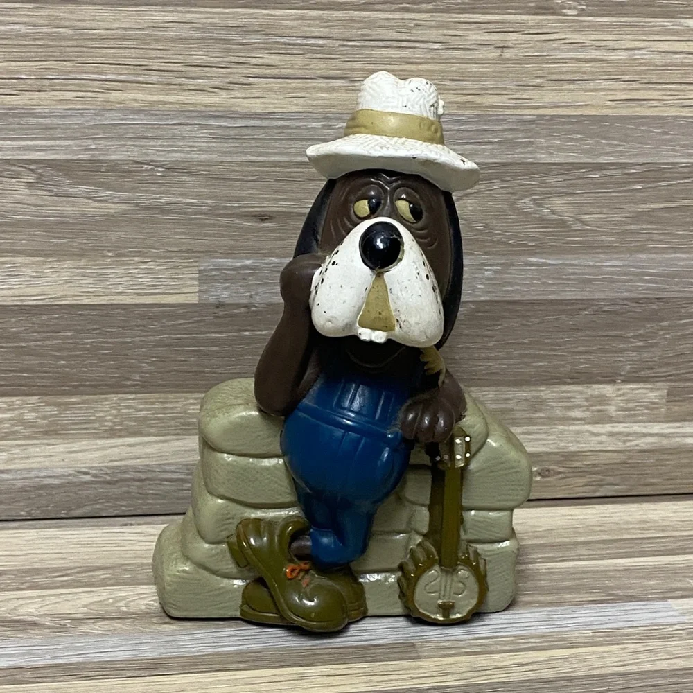 Chuckie cheese Jasper hound Dog Figurine with Hat and Banjo band